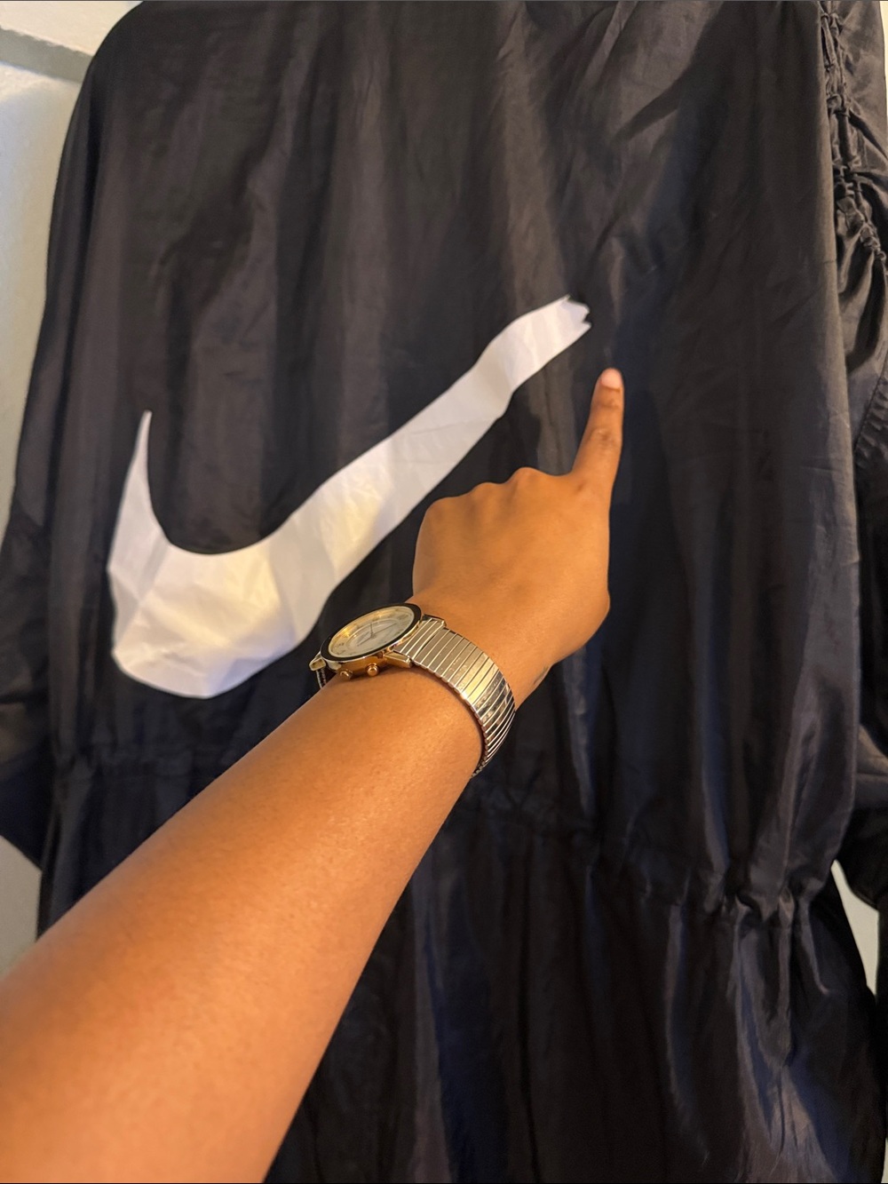 Nike Black Full-Zip Hooded Windbreaker Jacket with Swoosh - Picture 4 of 5